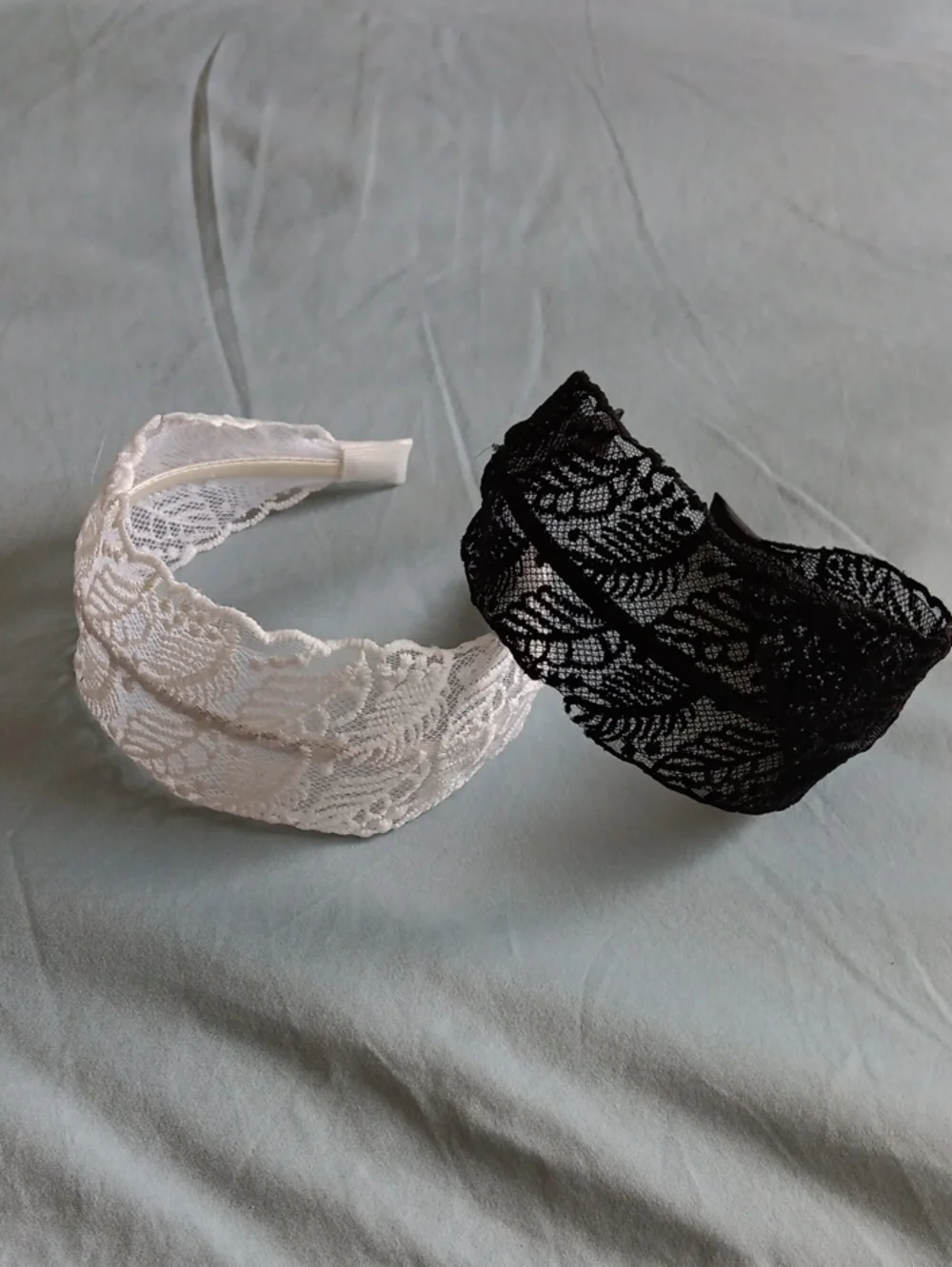 SHEIN Lace Padded Headband Duo - White & Black